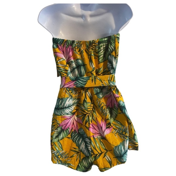 NWT SUPERDOWN FLORAL TROPICAL ROMPER STRAPLESS LINED W/TIE AT WAISTED SZ MED - Picture 11 of 15